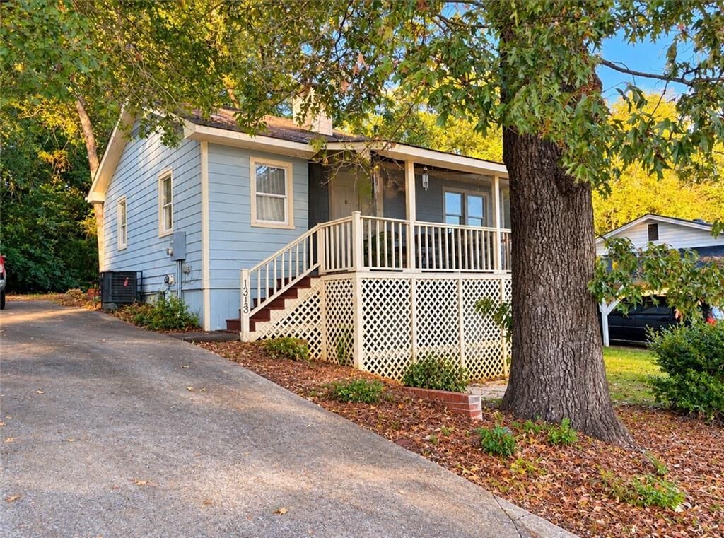 Property Photo: 1313 17th Court AL 36867
