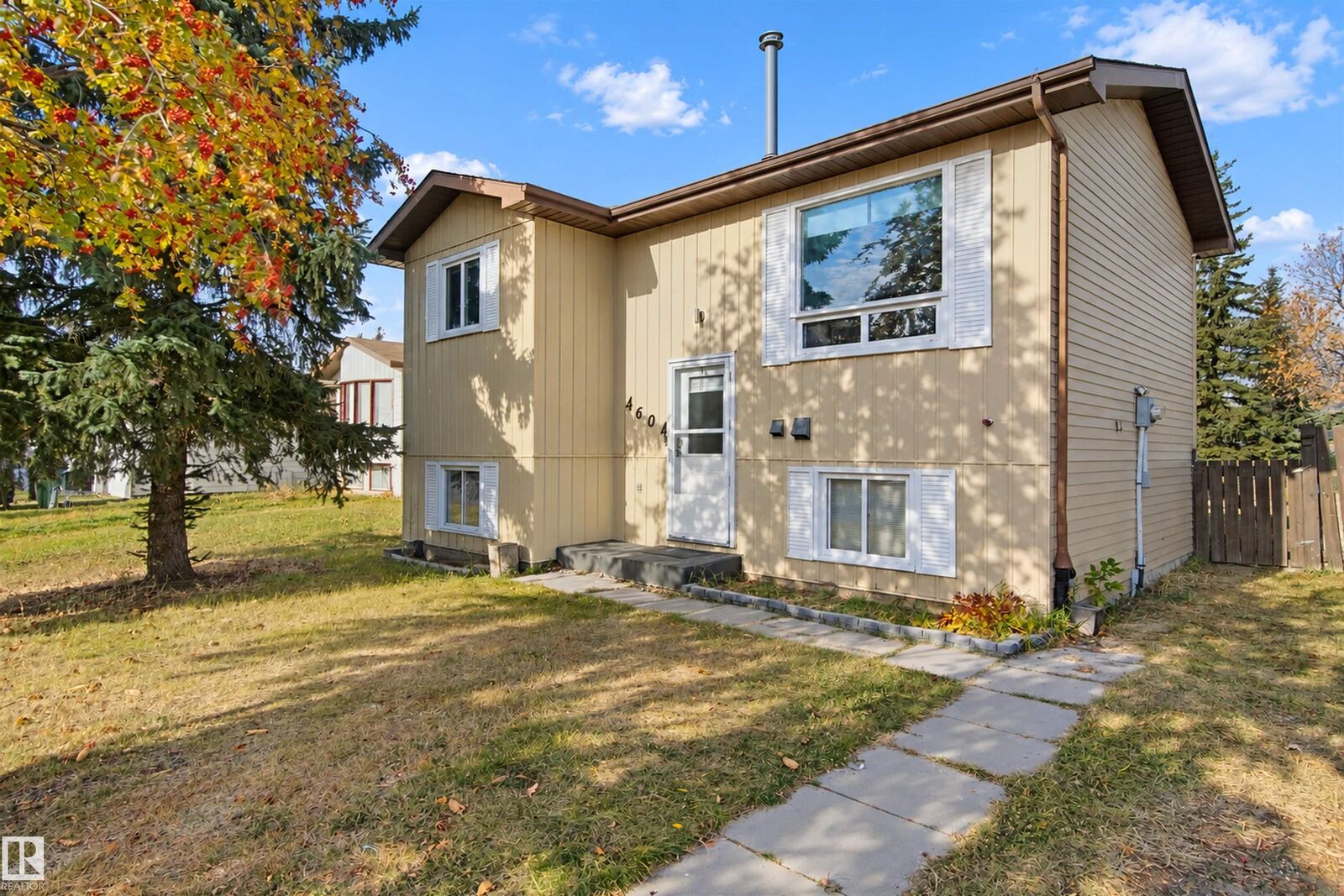 Property Photo:  4604 37B Avenue NW  AB T6L 3S9 