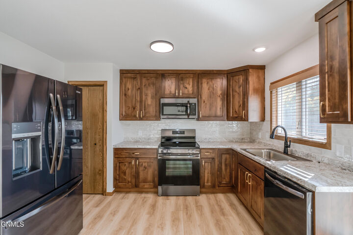 Property Photo:  1230 Michigan Avenue  ND 58504 