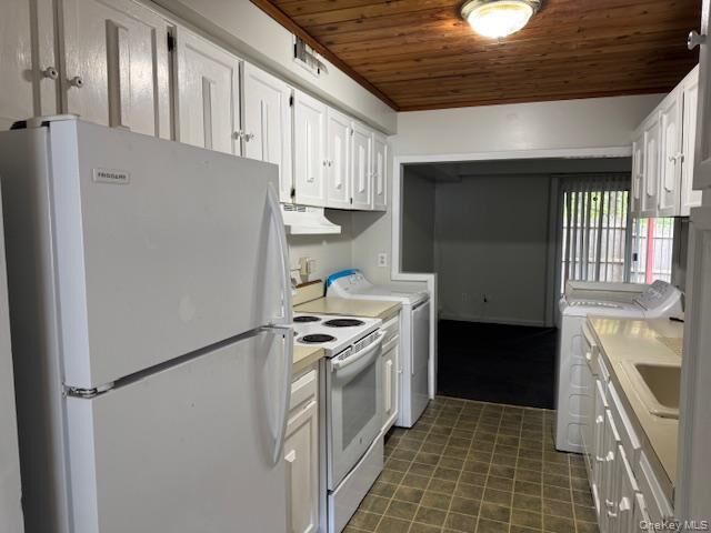 Property Photo:  216 Hill Rise  NY 11933 