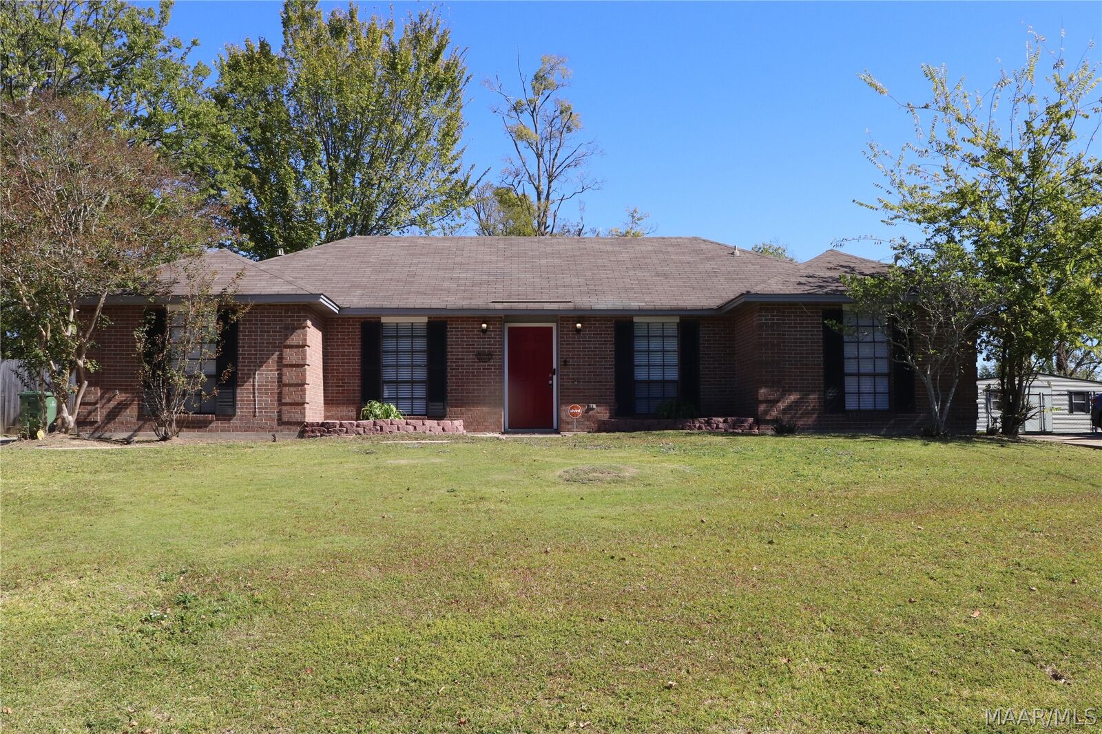 Property Photo: 2213 S Sutherland Drive AL 36116