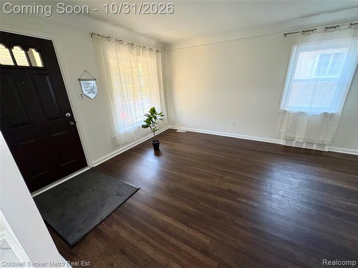 Property Photo:  1010 Canterbury Drive  MI 48341 2336 