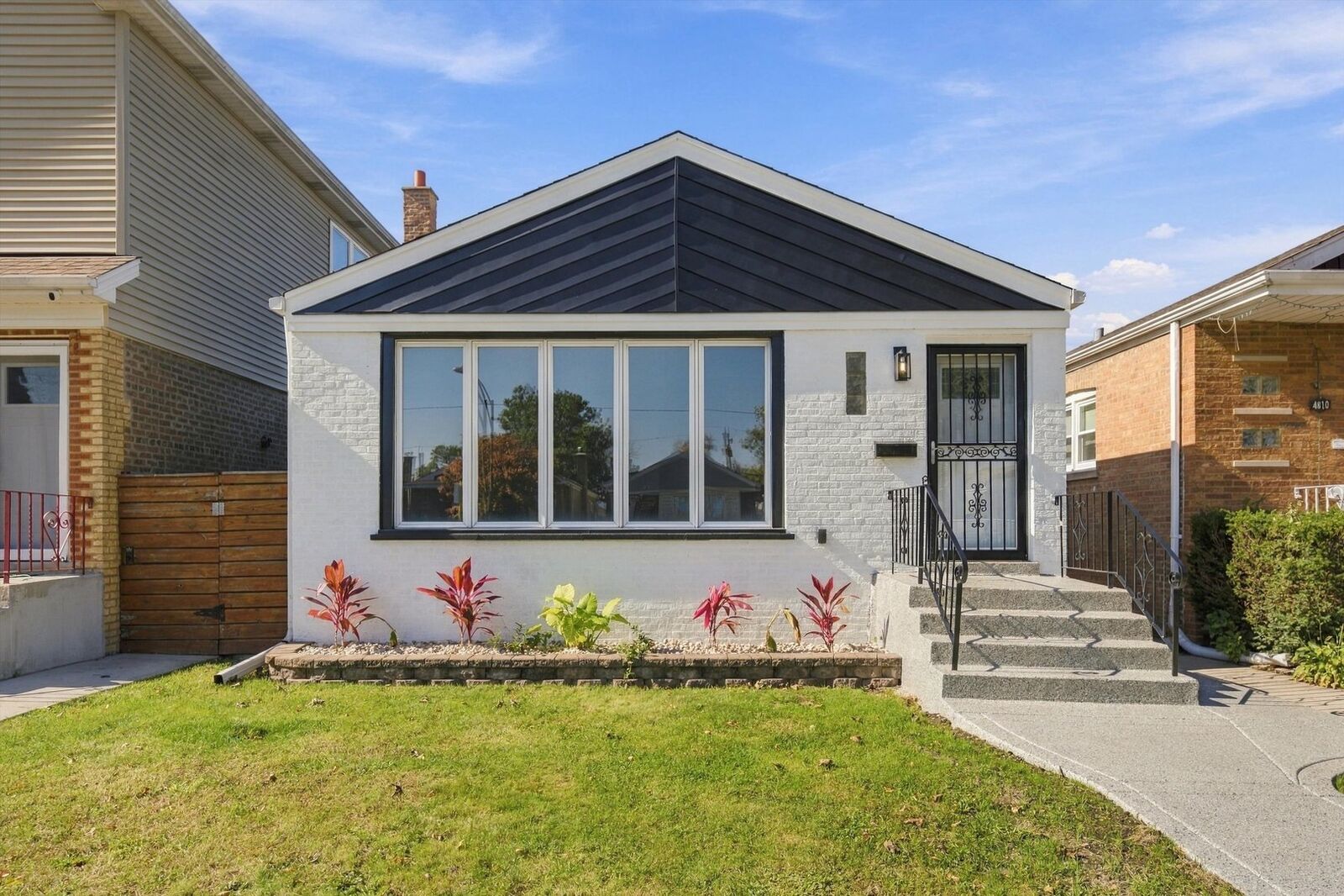 Property Photo: 4812 S Leclaire Avenue IL 60638