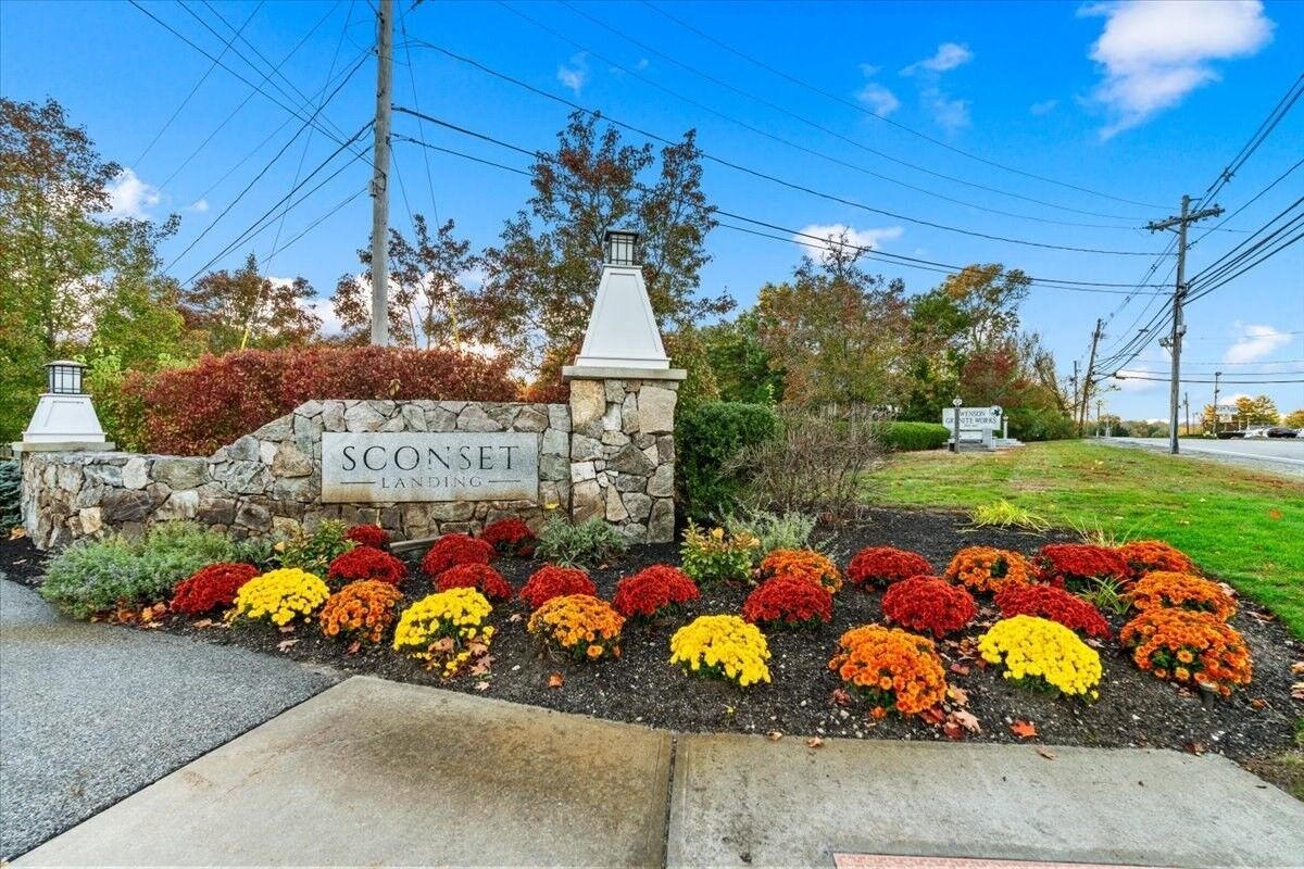 Property Photo:  4 Longwood Ln 302  MA 02339 