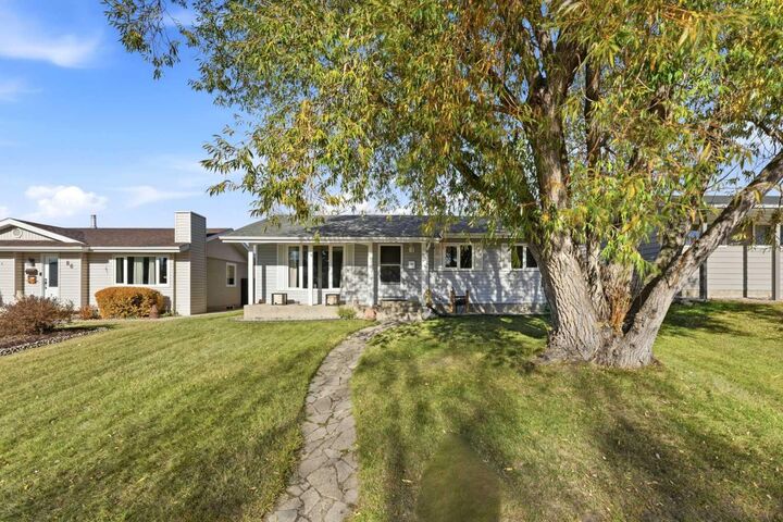 Property Photo:  82 Baird Street  AB T4R 1H4 