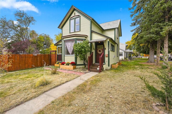 Property Photo:  209 E Capitol Avenue  WA 98926 