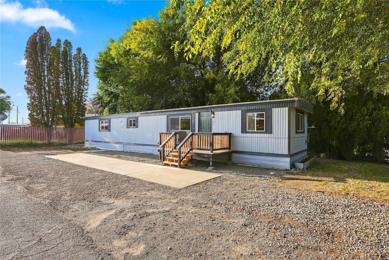 Property Photo:  905 W Cascade Court 59  WA 98926 
