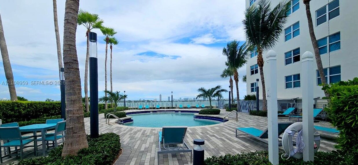 Property Photo: 7501 E Treasure Dr 9S FL 33141