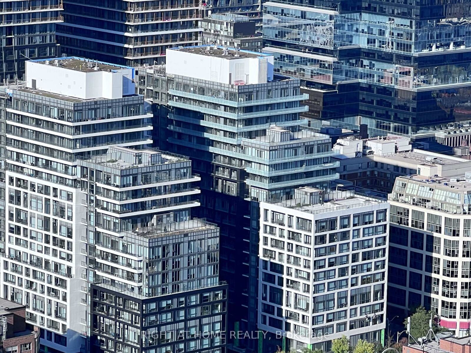 Property Photo:  60 Princess Street 1721  ON M5A 2C7 