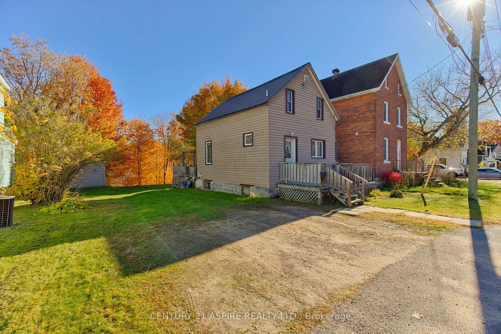 Property Photo:  503 Moffat Street  ON K8A 3Y2 