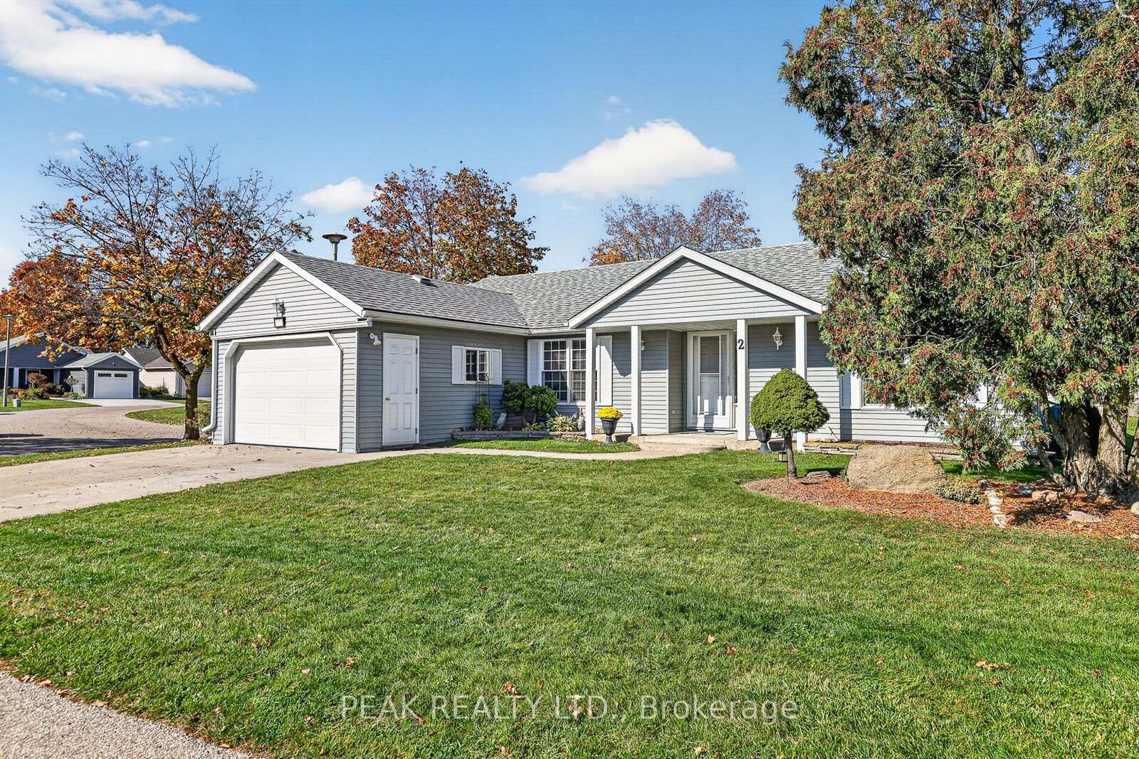Property Photo: 2 Garden Place ON N3A 2E6