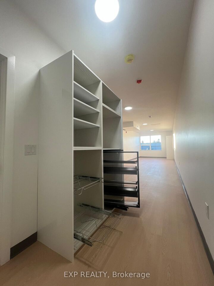 Property Photo:  264-268 Ottawa Street N 6  ON L8H 3Z9 