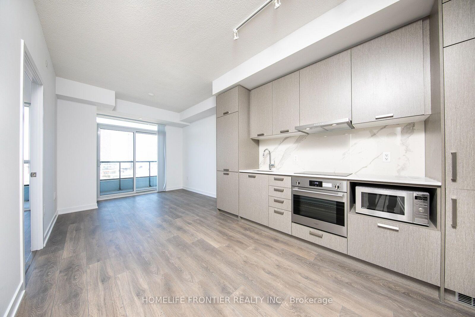 Property Photo:  38 Honeycrisp Crescent 1712  ON L4K 0M8 