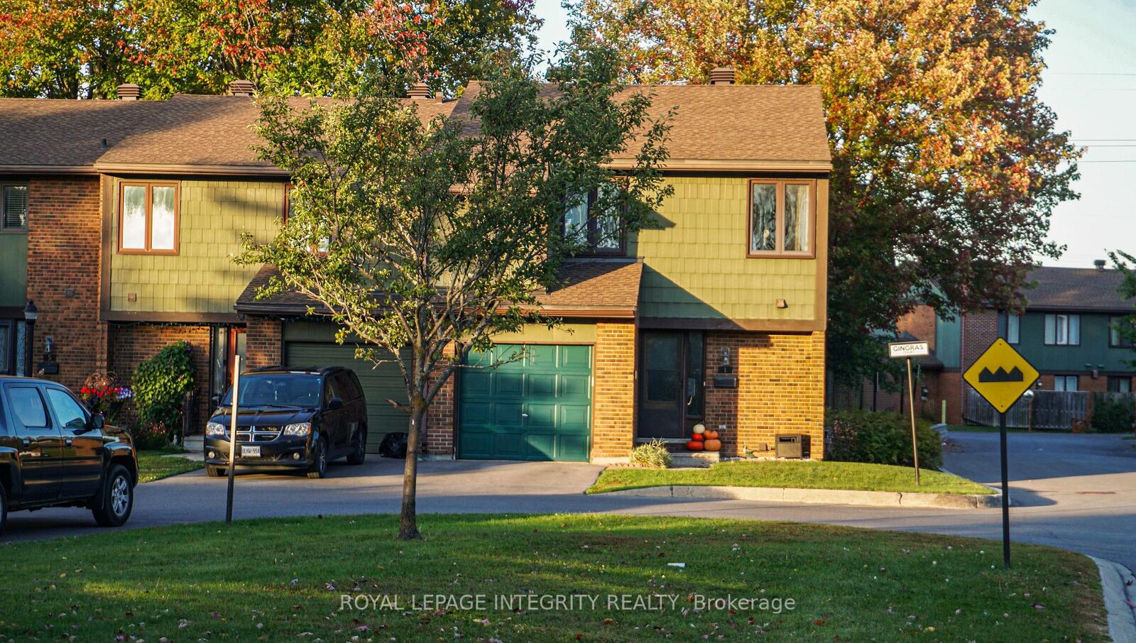 Property Photo: 1 Gingras Court ON K2K 1B8