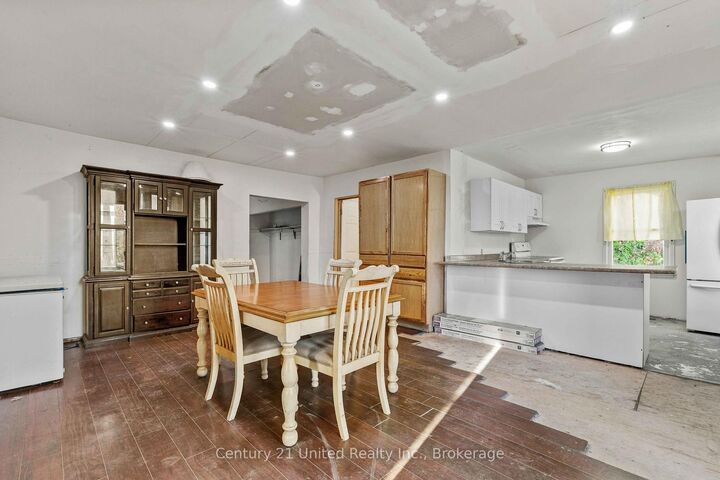 Photo de la propriété:  322 Dingman Road  ON N6N 1N3 
