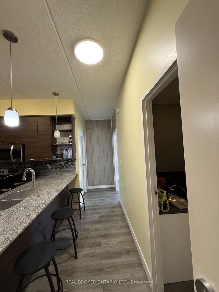 Property Photo:  318 Spruce Street 1202  ON N2L 3H6 