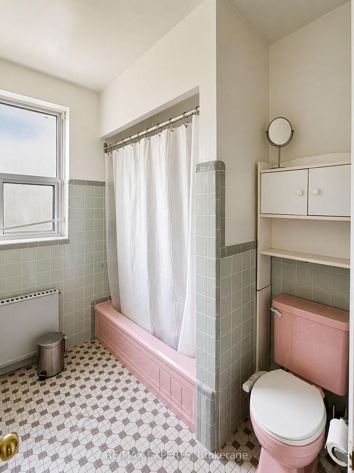 Property Photo:  26 Fraserwood Avenue 6  ON M6B 2N5 