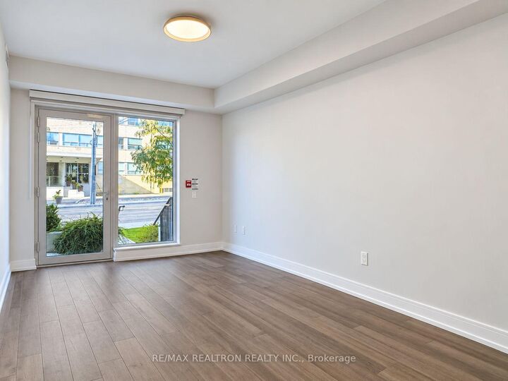 Property Photo:  2525 Bathurst Street 103  ON M6B 2Y9 
