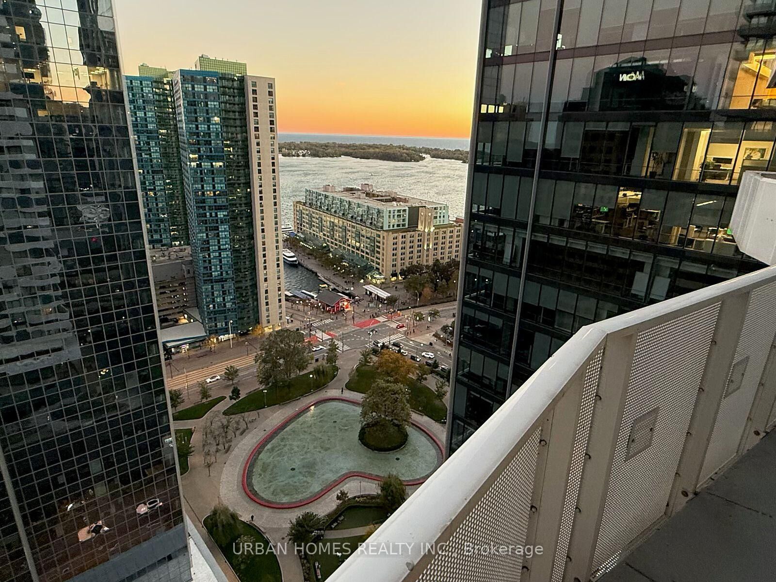 Property Photo: 100 Harbour Street 2809 ON M5J 0B5