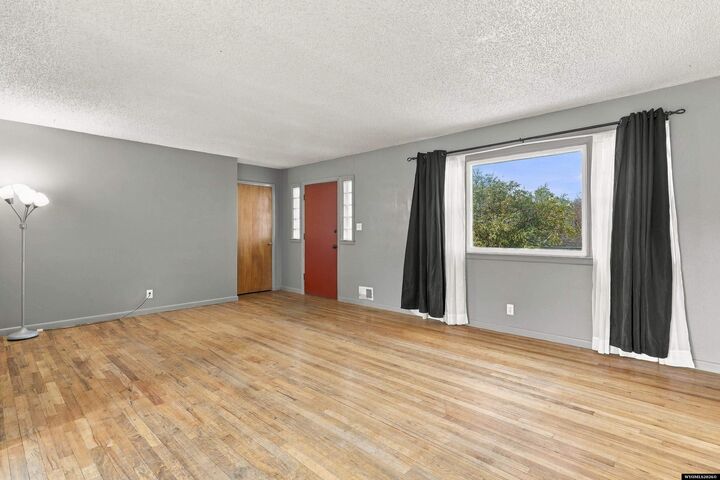 Property Photo:  2321 E 6th  WY 82609 