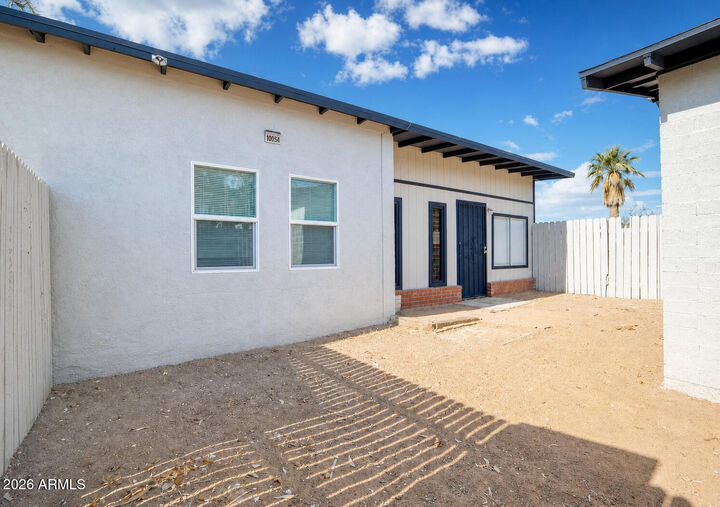 Property Photo: 1005 N Center Avenue AZ 85122