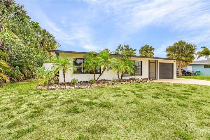 Property Photo:  5251 Tower Dr  FL 33904 