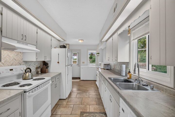 Property Photo:  15 Village Sq  VA 22802 