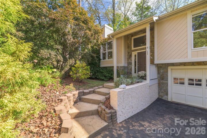 Property Photo: 6 Eagles Nest Lane NC 28806