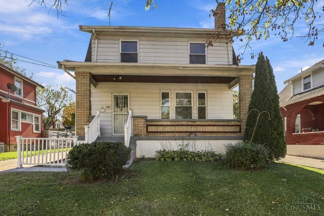 Property Photo:  1423 Elkton Place  OH 45224 