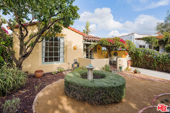 Property Photo: 3703 Edenhurst Ave CA 90039