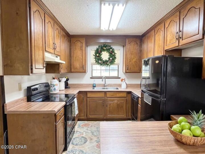 Property Photo: 2191 Mohawk Trail FL 32460