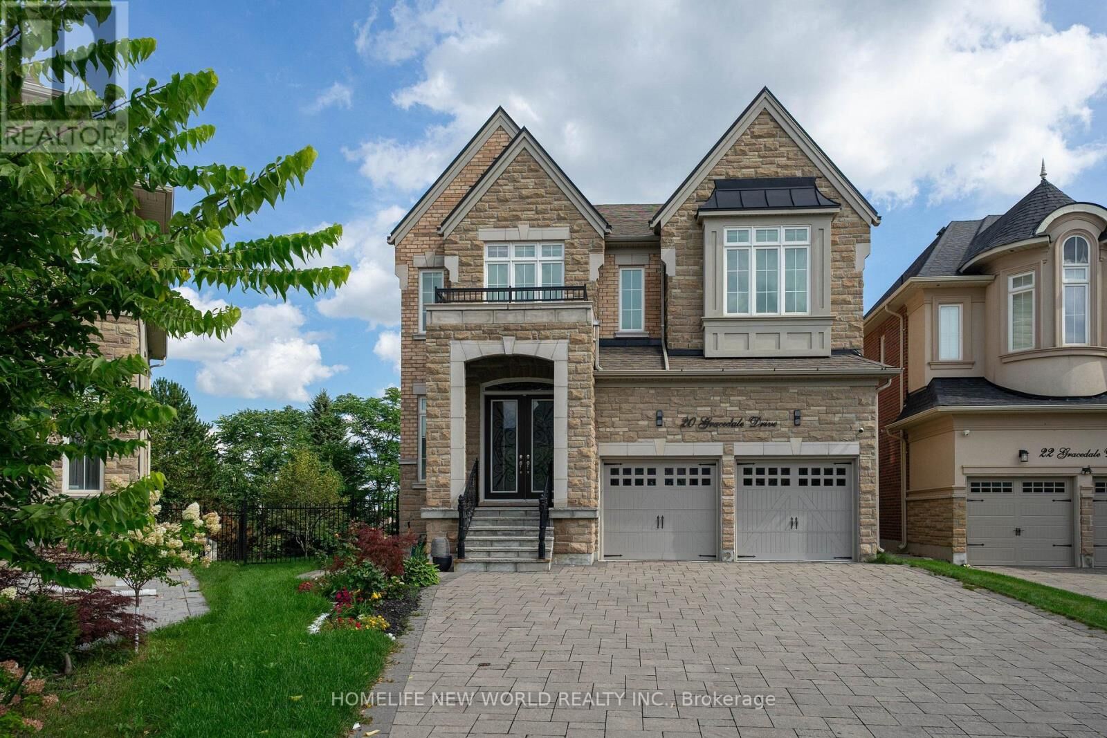 Property Photo: 20 Gracedale Drive ON L4C 0Y3