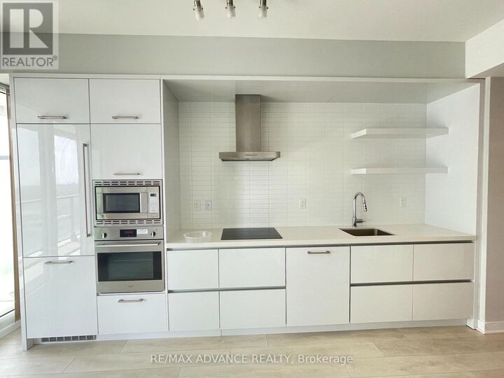 Property Photo: 2221 Yonge Street 3306 ON M4S 2B4