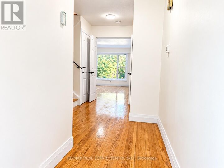 Property Photo:  3722 Ellengale Drive  ON L5C 1Z7 