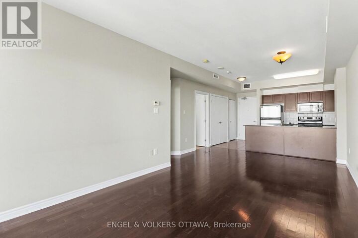 Property Photo:  70 Landry Street 1808  ON K1L 0A8 