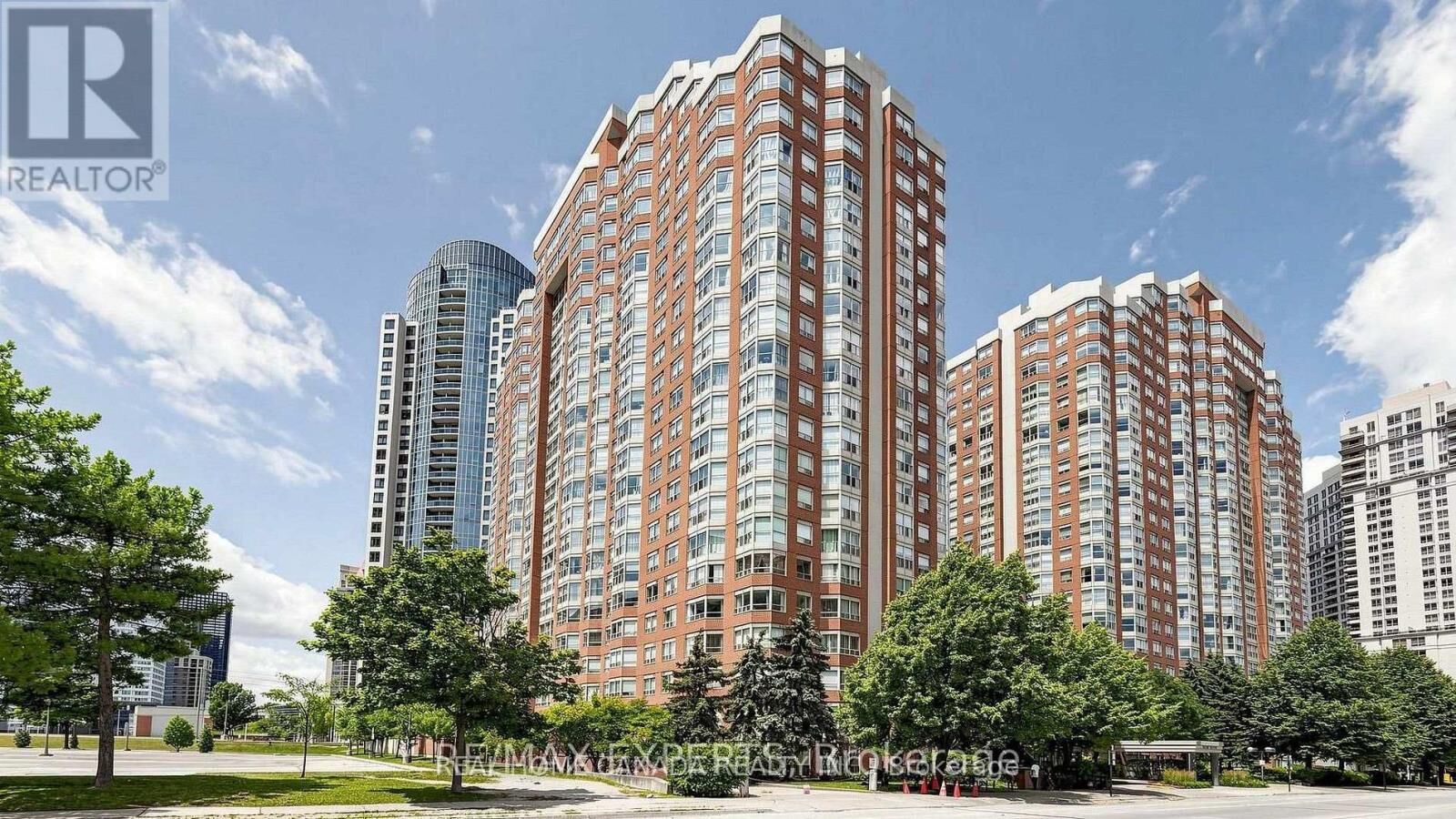 Property Photo: 325 Webb Drive 602 ON L5B 3Z9