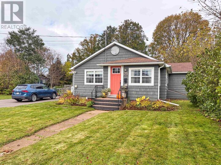 Property Photo:  381 Chestnut Avenue  PE C1N 2E8 
