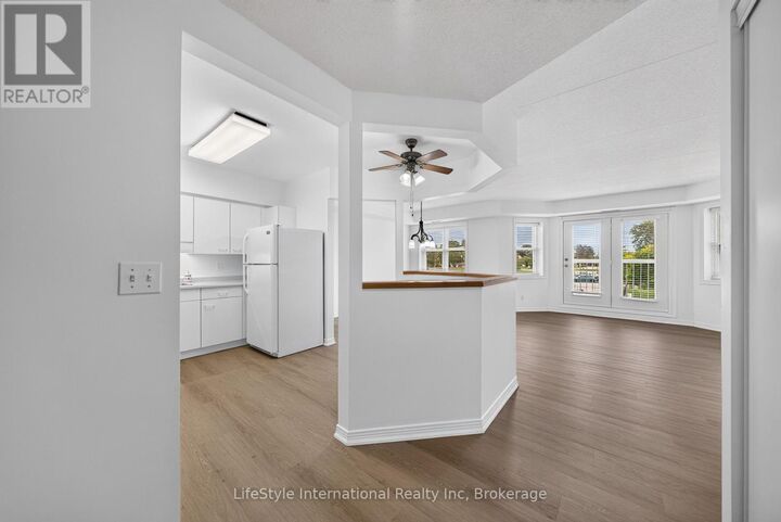 Property Photo:  208 Silvercreek Parkway North 205  ON N1H 8H2 
