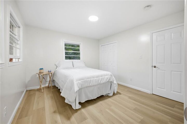 Property Photo:  180 E Greenwood Drive  GA 30117 