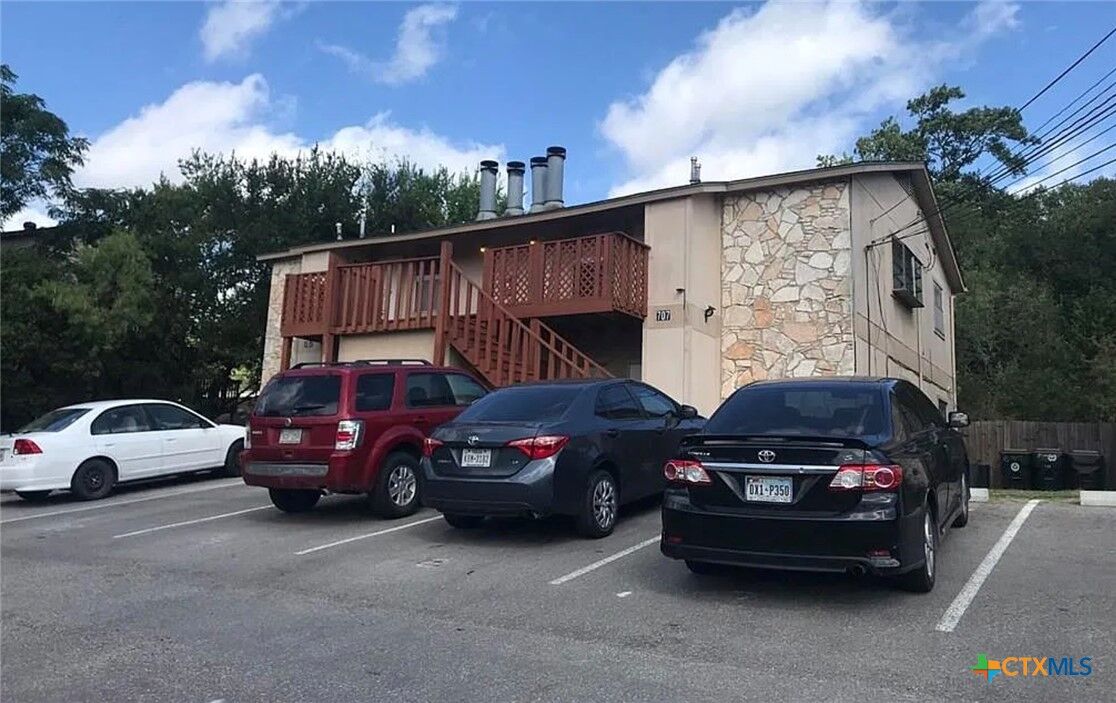 Property Photo: 707 Bracewood Circle C TX 78666