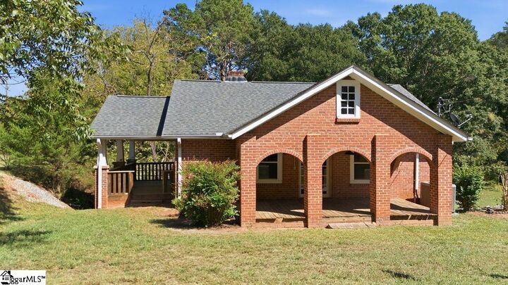 Property Photo:  403 S Pew Street  SC 29693 