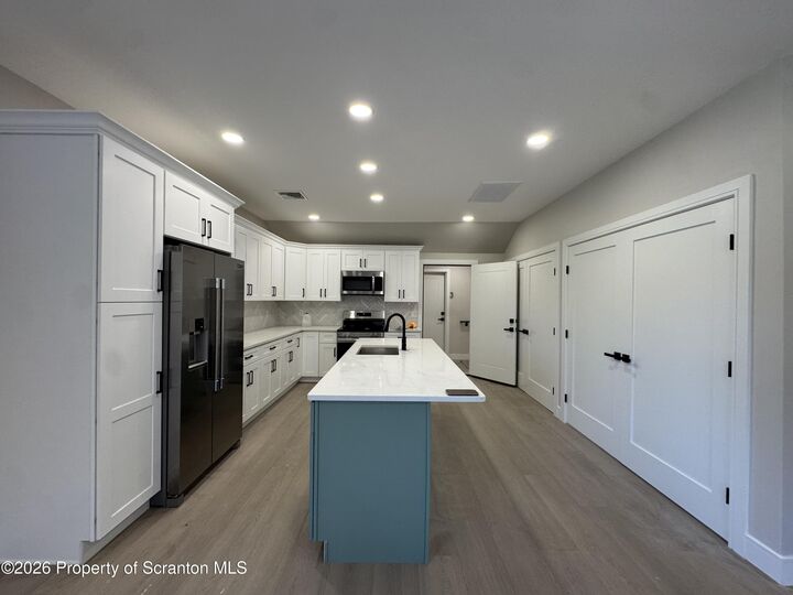 Property Photo:  1052 Main Street 1  PA 18445 