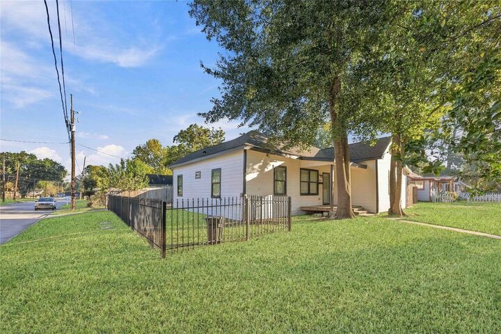Property Photo:  503 4th Street  TX 77338 