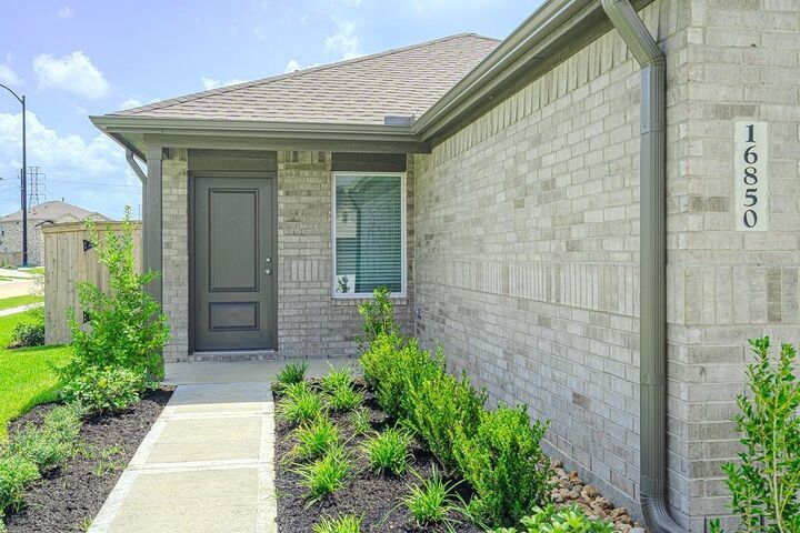 Property Photo:  16850 Spotted Oak Drive  TX 77447 