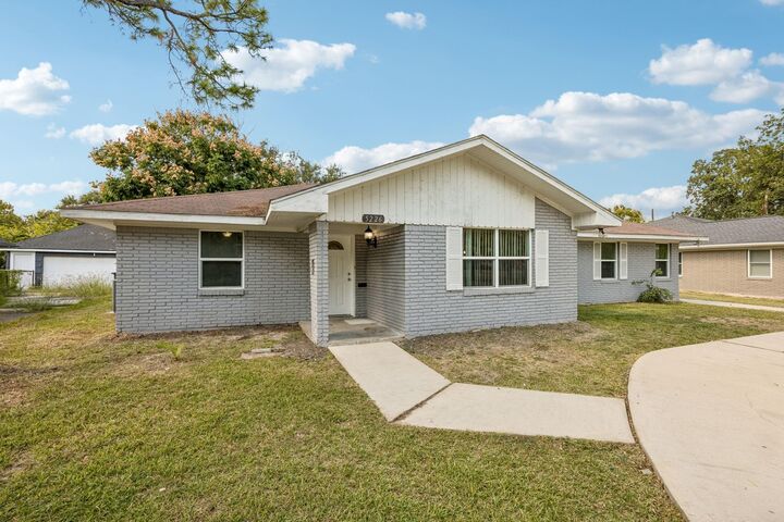 Property Photo:  5226 W Bellfort Avenue  TX 77035 