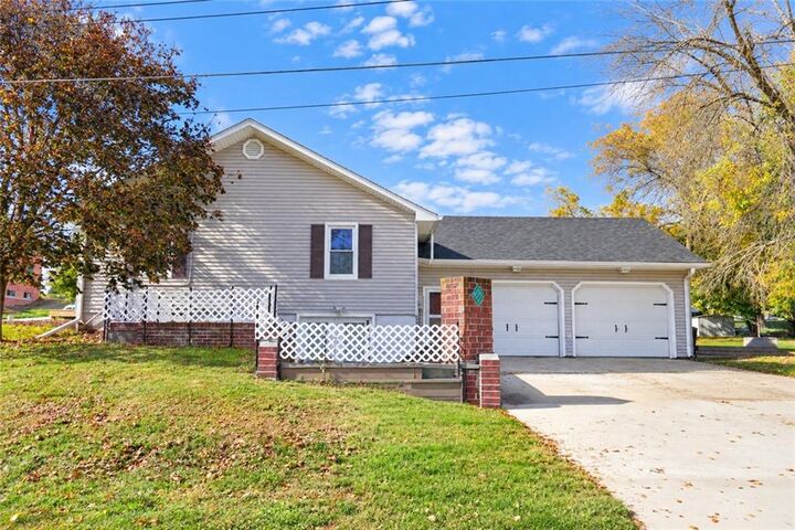 Property Photo:  721 E Thompson Street  MO 64468 