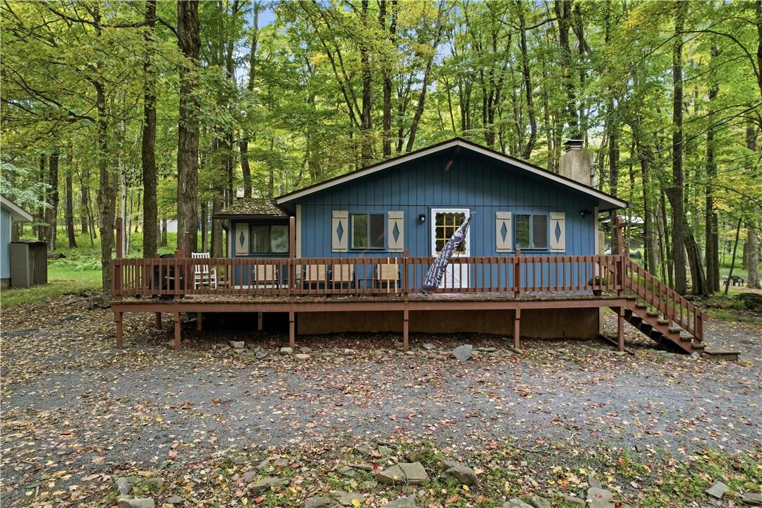 Property Photo: 1513 Locust Lane PA 18347