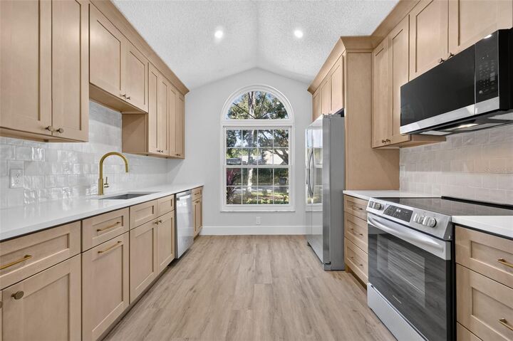 Property Photo:  1536 Crosswind Circle  FL 32825 