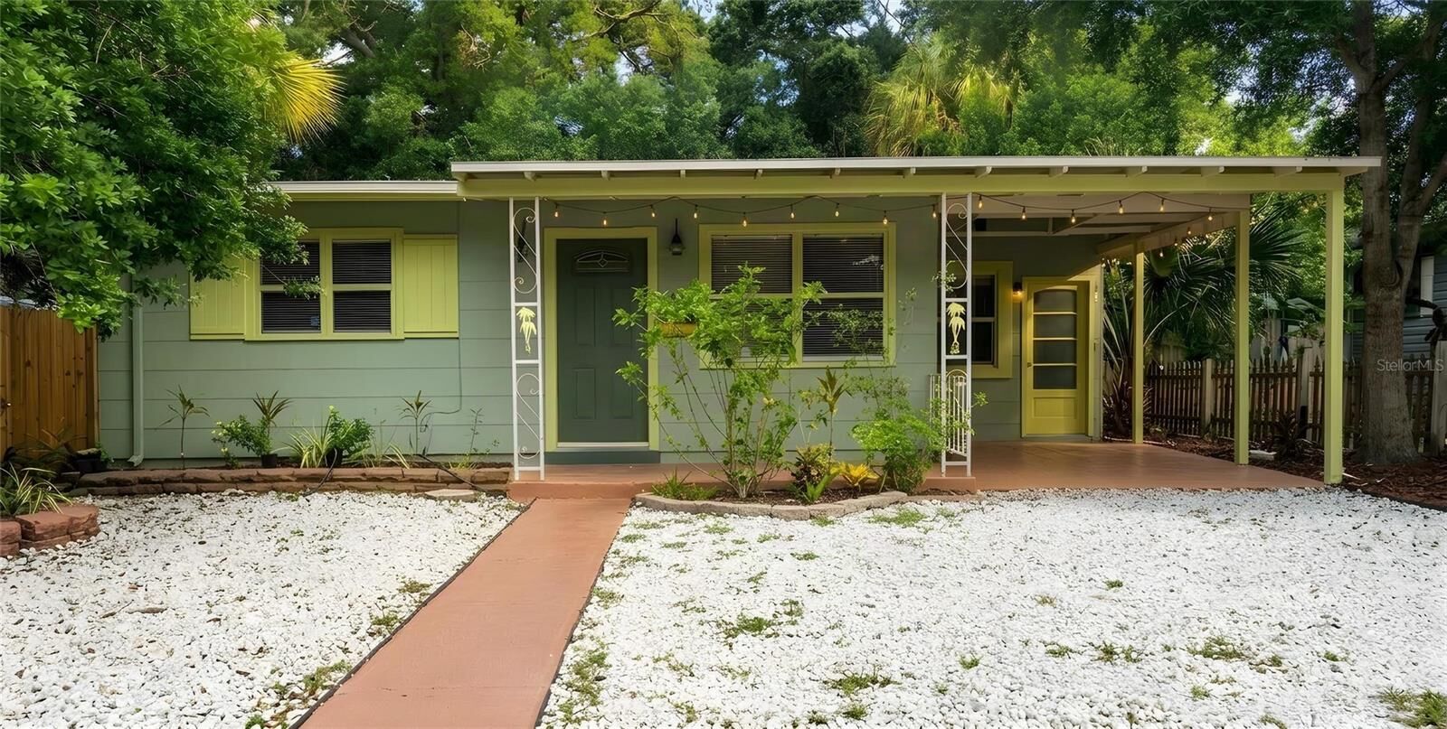 Property Photo: 2401 Quincy Street S FL 33711