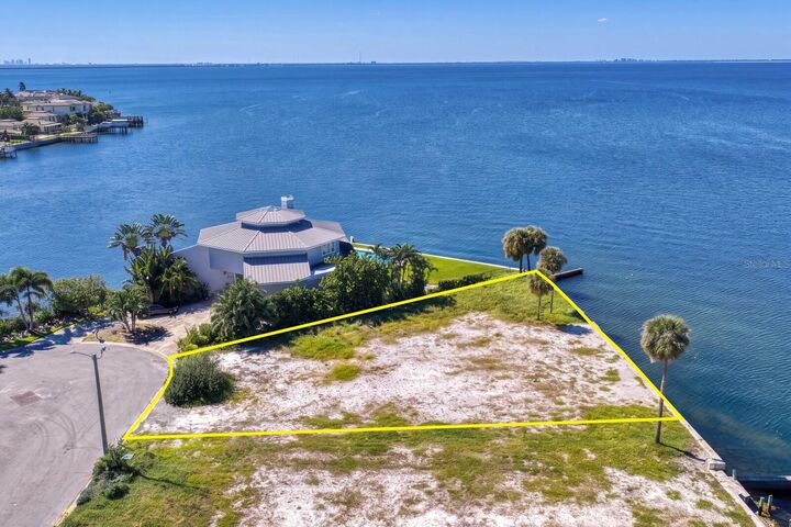 Property Photo: 5033 W San Miguel Street FL 33629